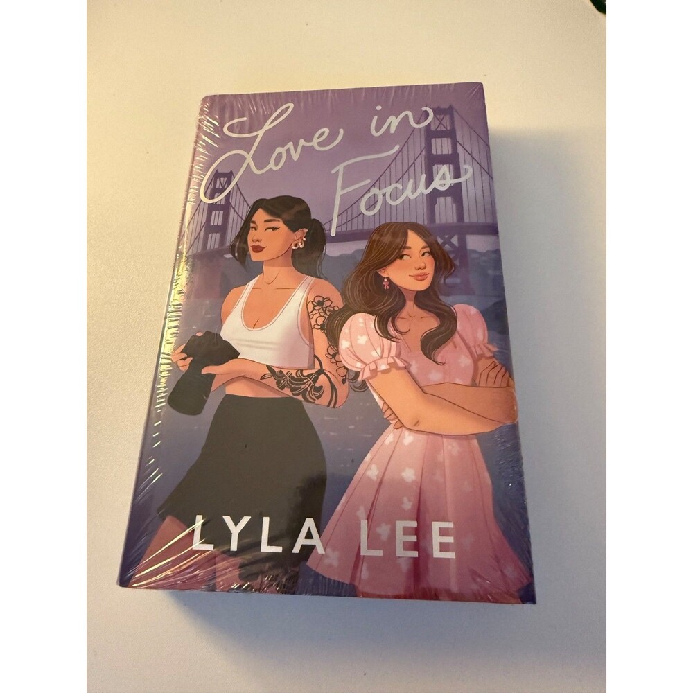 SIGNED Love in Focus by Lyla Lee ILLUMICRATE AFTERLIGHT EXCLUSIVE ~ Sealed